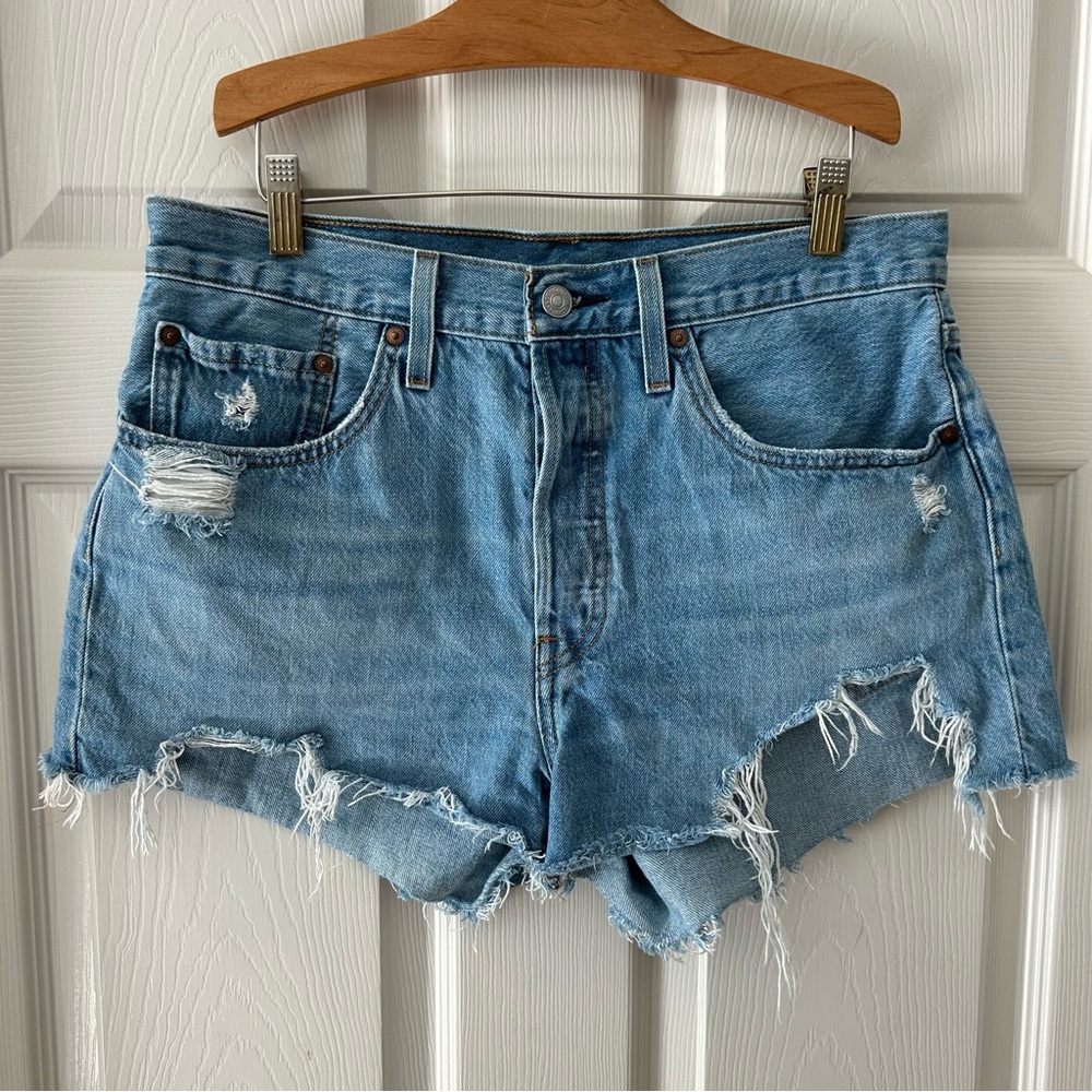 Levi’s 501s Distressed Jean Shorts Festival Casual Wardrobe Essentials Boho